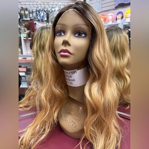 Bobbi Boss Adriana MLF595 Wig